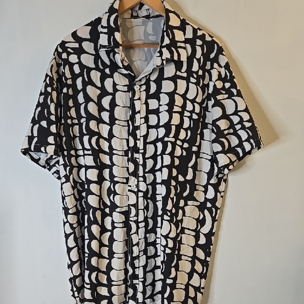 Men's Short-Sleeve Patterned Button-Up Shirt - Black & White